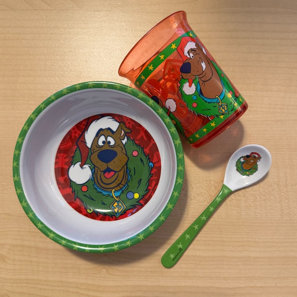 NEW Vintage Scooby Doo Christmas kids dinner set